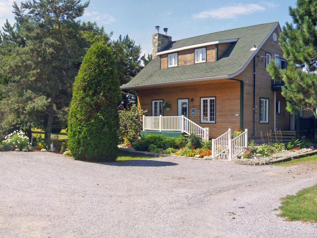Gite La Halte Du Verger Bed And Breakfast Riviere-du-Loup Bagian luar foto