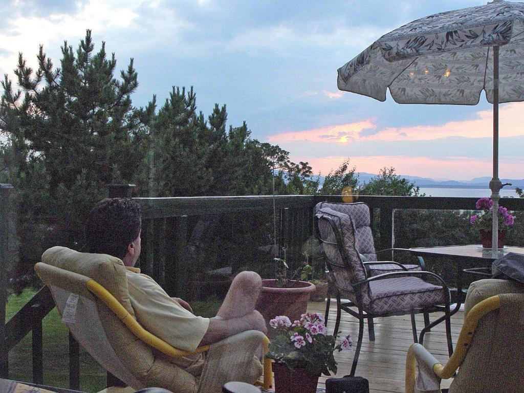 Gite La Halte Du Verger Bed And Breakfast Riviere-du-Loup Bagian luar foto