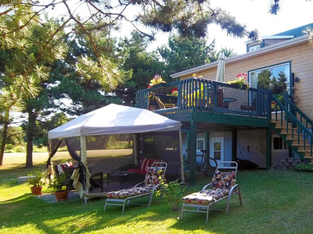 Gite La Halte Du Verger Bed And Breakfast Riviere-du-Loup Bagian luar foto