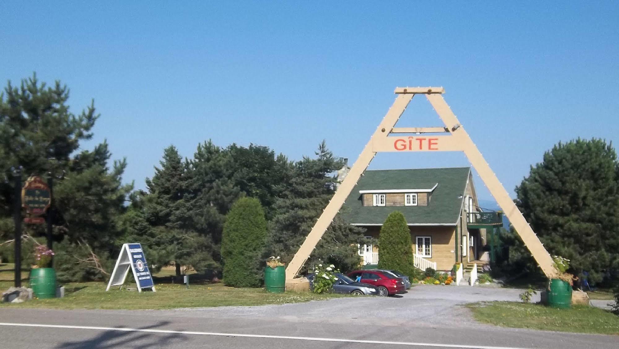Gite La Halte Du Verger Bed And Breakfast Riviere-du-Loup Bagian luar foto