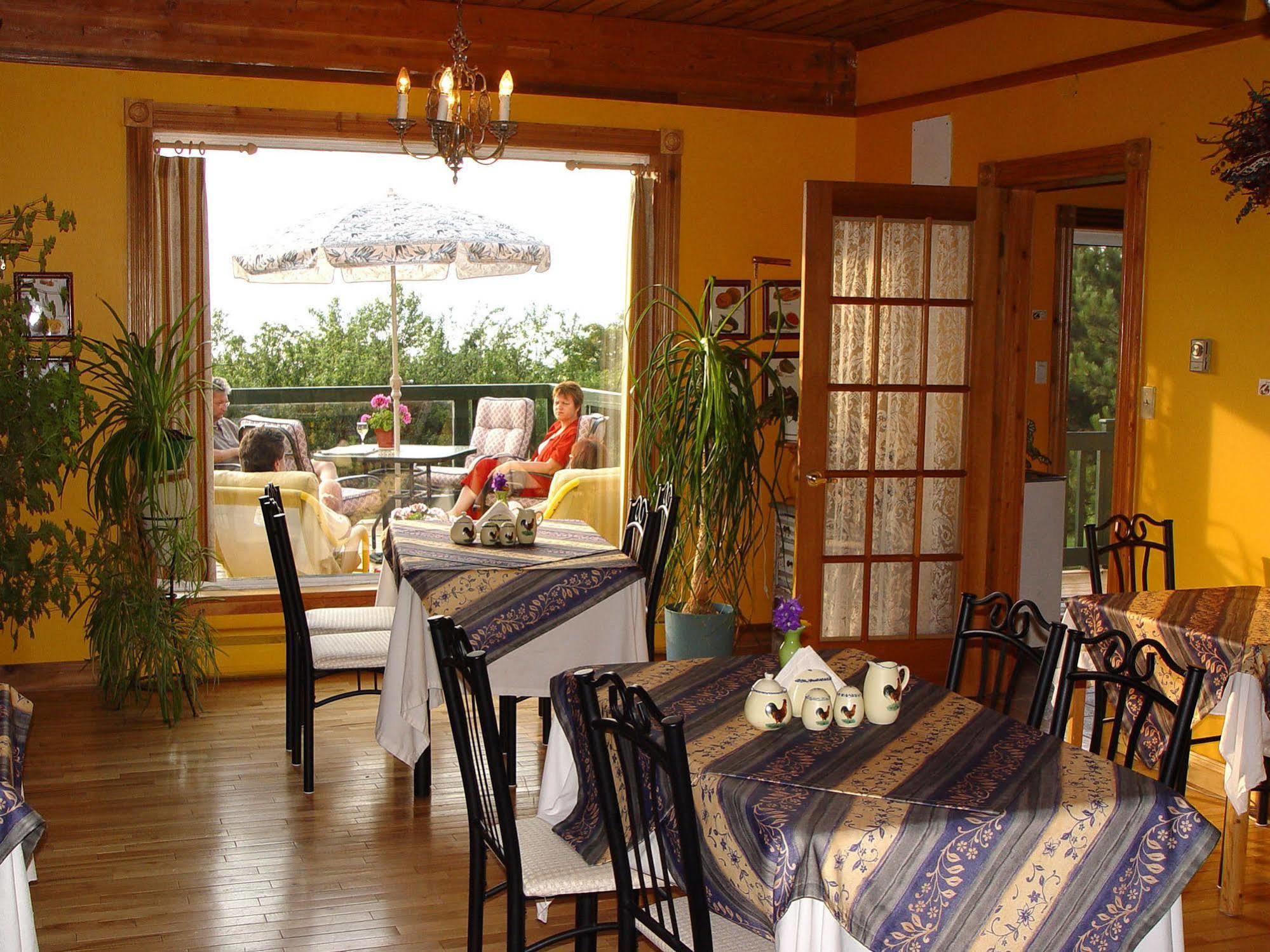 Gite La Halte Du Verger Bed And Breakfast Riviere-du-Loup Bagian luar foto
