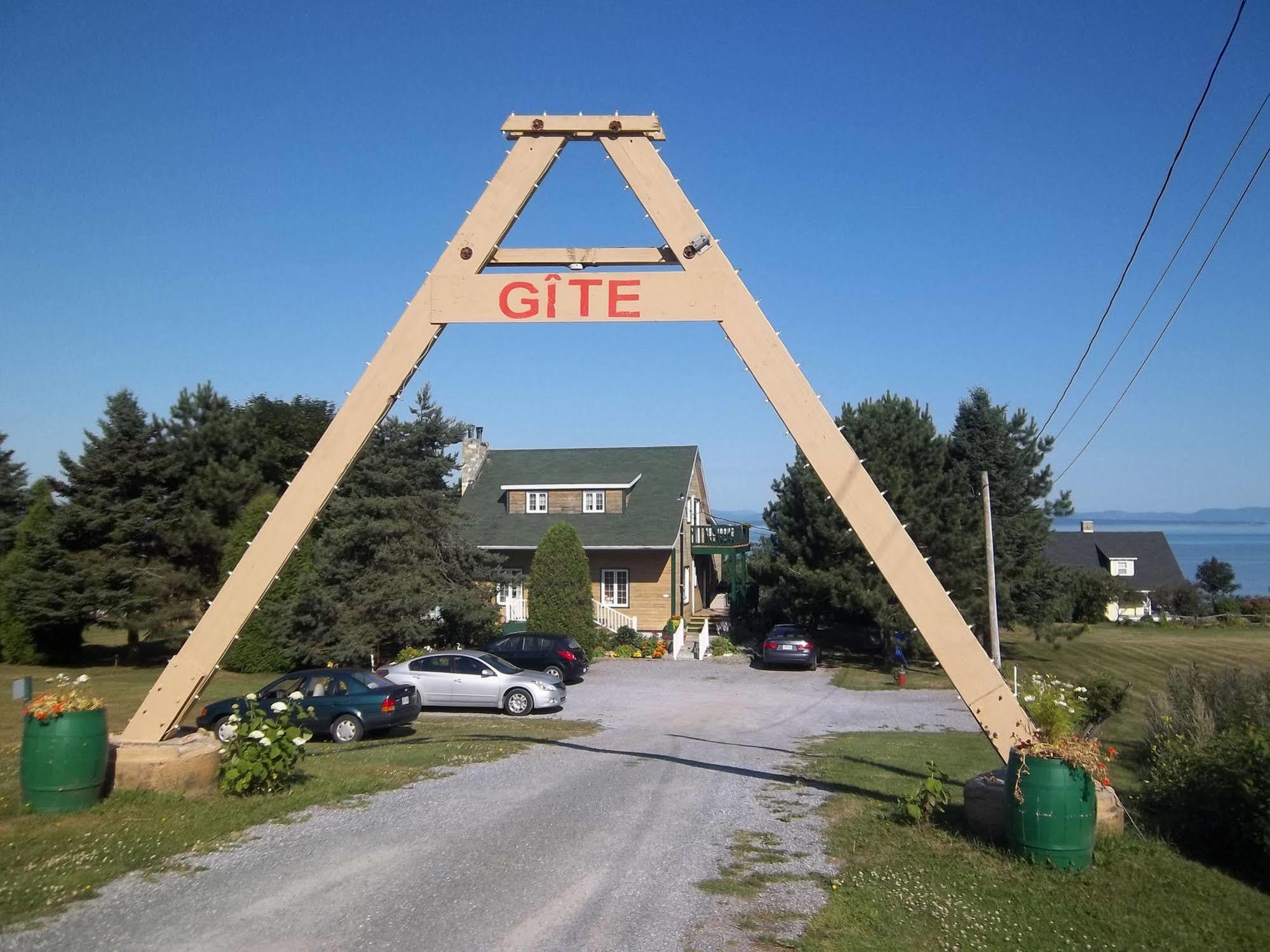 Gite La Halte Du Verger Bed And Breakfast Riviere-du-Loup Bagian luar foto