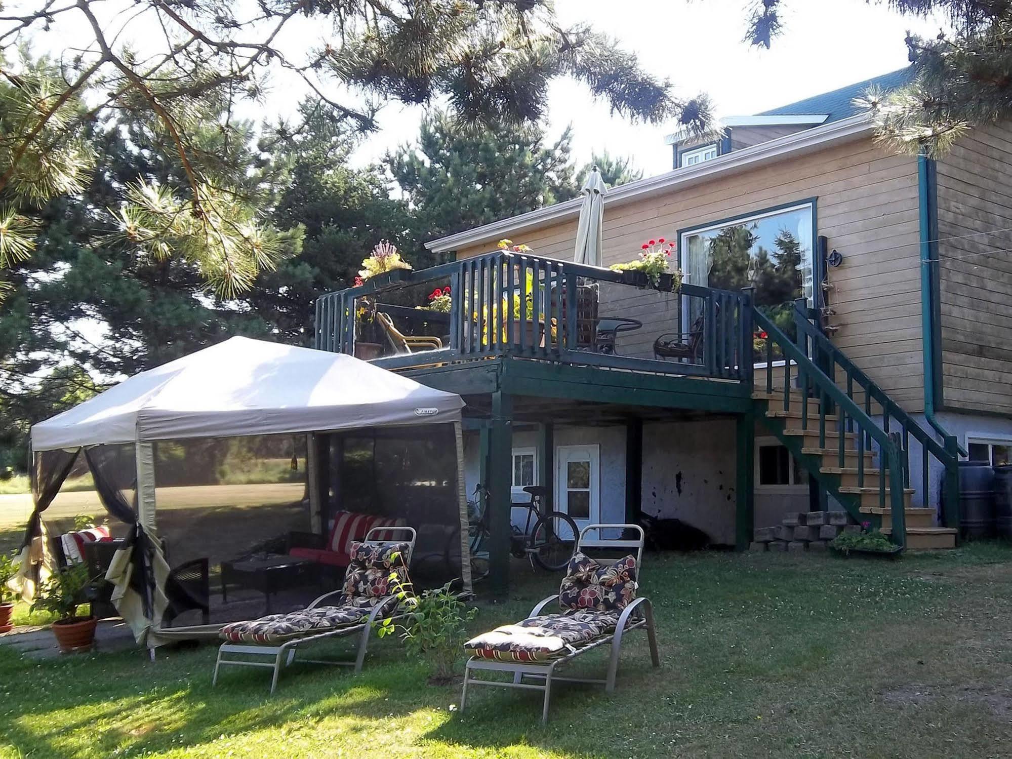 Gite La Halte Du Verger Bed And Breakfast Riviere-du-Loup Bagian luar foto