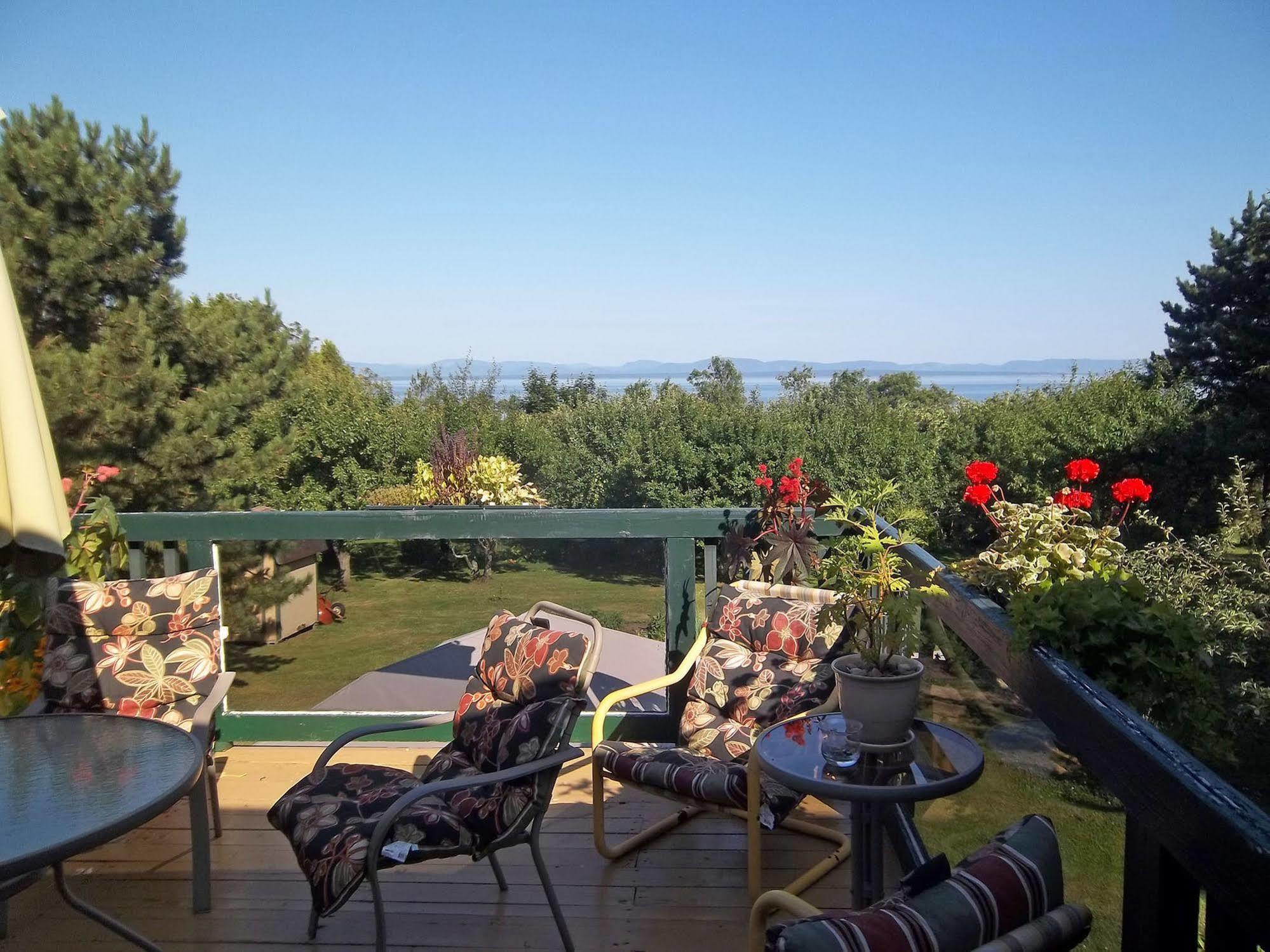 Gite La Halte Du Verger Bed And Breakfast Riviere-du-Loup Bagian luar foto